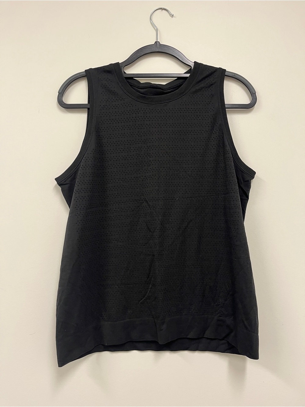 Lululemon Breeze By Muscle Tank II black size 12